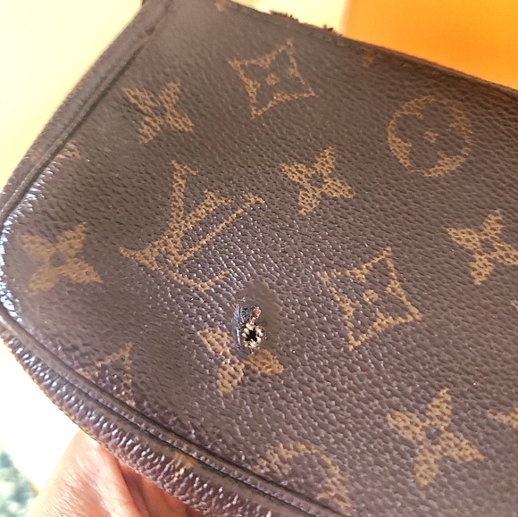 Lv mini pochette with chain - Picture 10 of 11